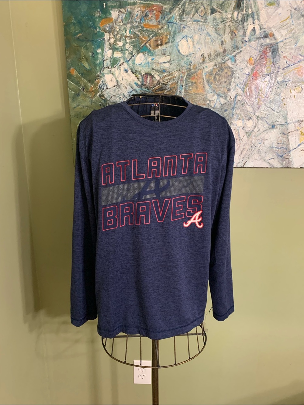 Atlanta Braves long sleeve shirt in size L.